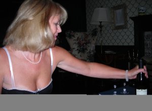 Mae-lou escorts in Knoxville, TN